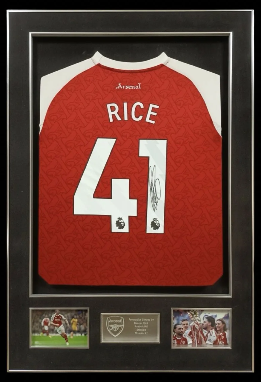 Declan Rice — signed Arsenal shirt — ของสะสมพร้อมลายเซ็นของแท้ในกรอบ