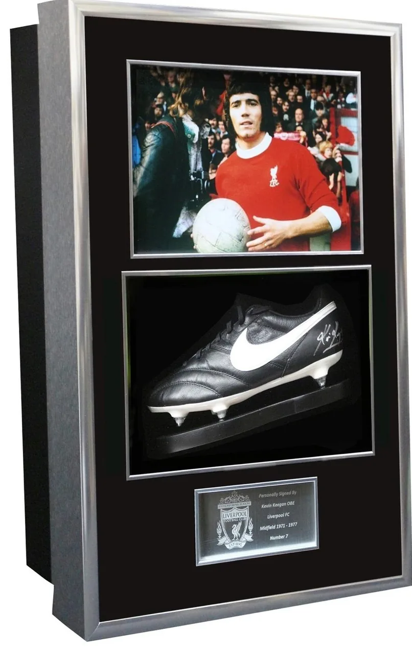 Kevin Keegan — signed Liverpool boot — ของสะสมพร้อมลายเซ็นของแท้ในกรอบ