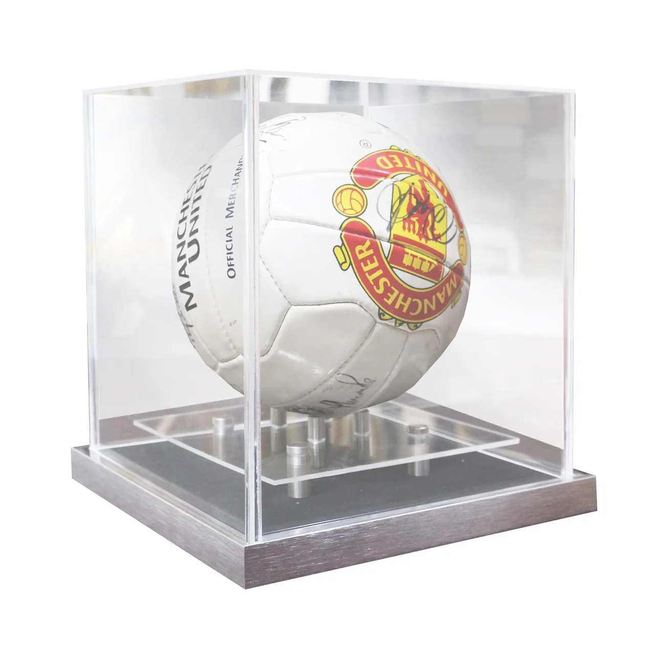 Manchester United — signed football in display case — ของสะสมพร้อมลายเซ็นของแท้ในกรอบ