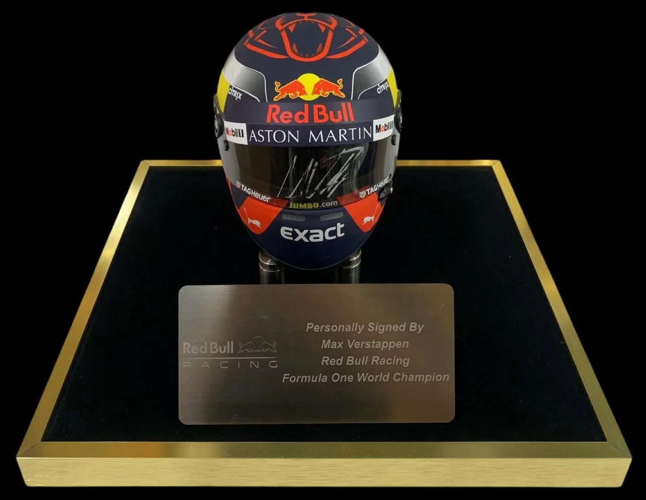 Max Verstappen — signed Red Bull Racing Aston Martin helmet — ของสะสมพร้อมลายเซ็นของแท้ในกรอบ