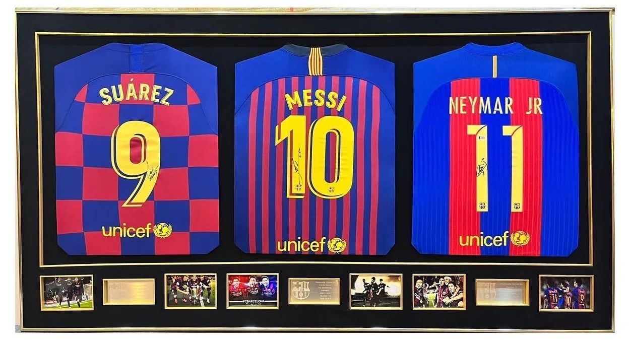 Messi, Suárez & Neymar — signed Barcelona triple shirt frame — ของสะสมพร้อมลายเซ็นของแท้ในกรอบ